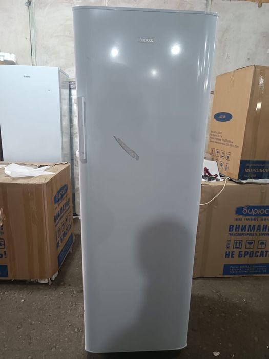 Продаю вертикальную морозилку