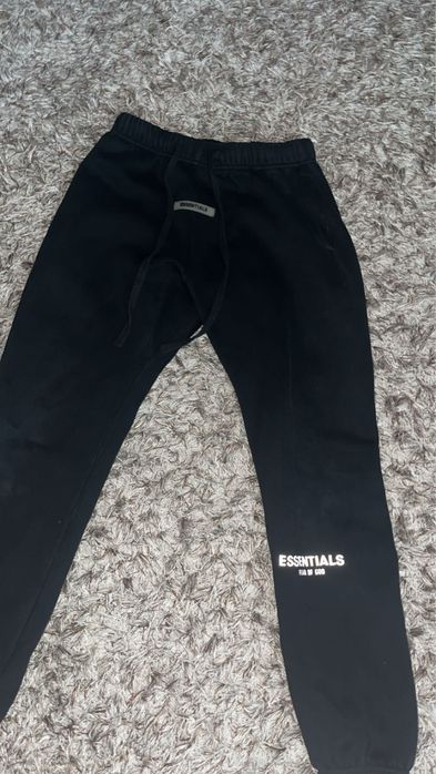 Pantaloni essentials