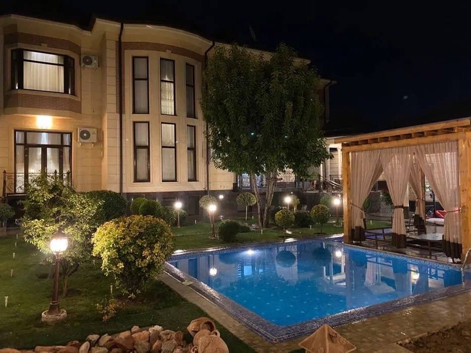 Просторный дом 6 соток Бадамзар, сауна басейн, готовый к проживанию