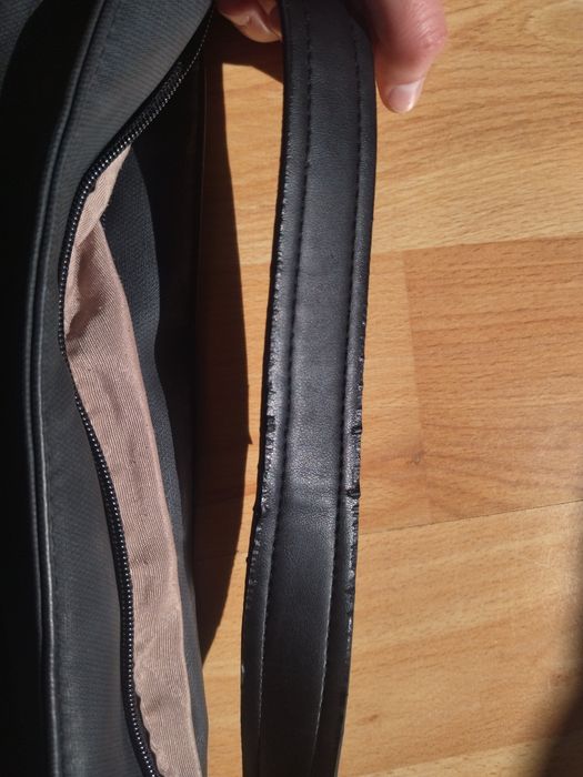 Много вместителна черна дамска чанта