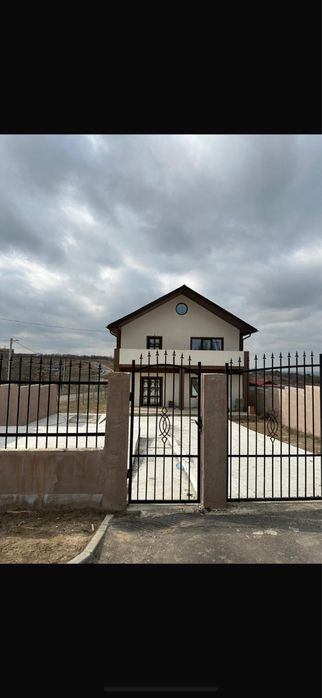 Casa de vanzare !!