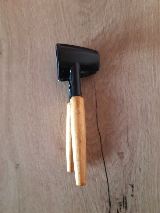 Орехотрошачка с дървени дръжки