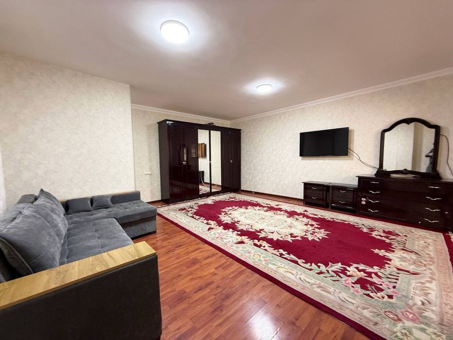 Метро Ойбек 2/2/4 с ремонтом 77серия 65м2