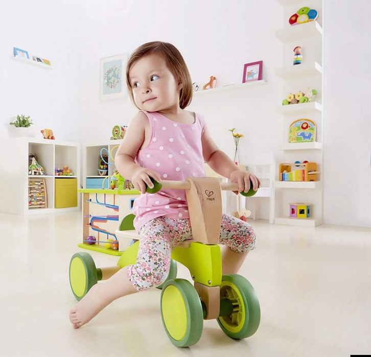 Bicicletă fără pedale Hape Scoot Around, verde, din lemn (12 luni+)