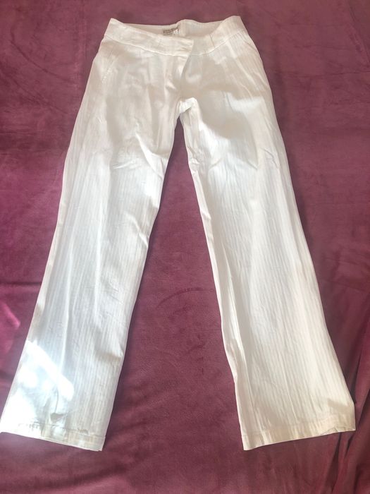 Дамски бял костюм