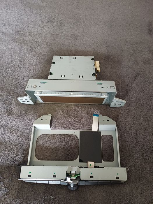 Toyota Avensis T25 централна конзола