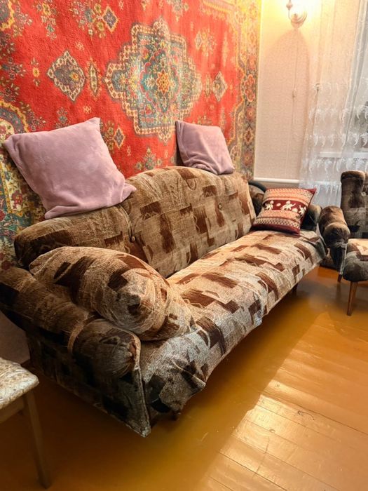 Продам диван и два кресла