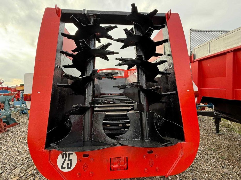 Remorca imprastiat gunoi marca Gilibert Helix 7