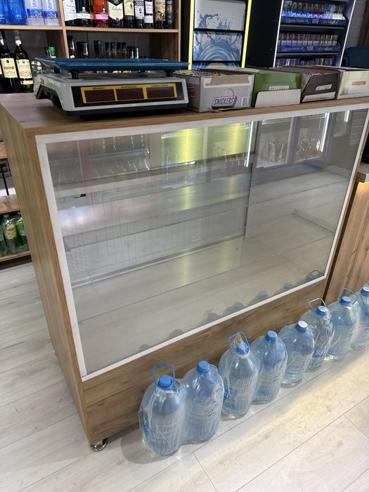 Кондитерский холодильник для кофейни