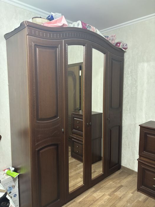 Продается спальный гарнитур