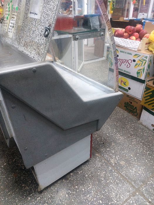 Витринний холодильник