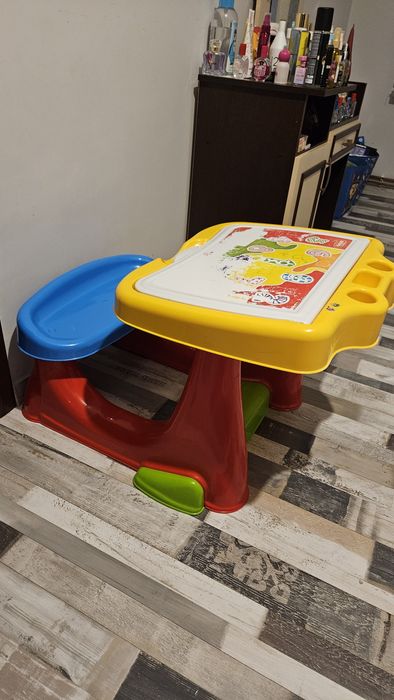 Детско пластмасово бюро
