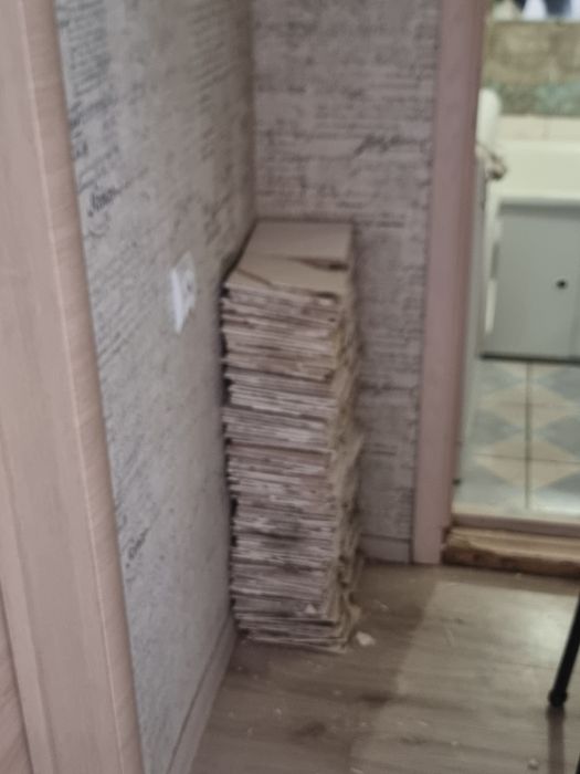 Отдам даром кафель б/у нас 19-20 кв.м все целые