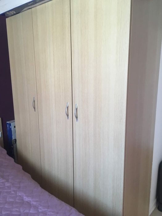 Гардероб с три врати