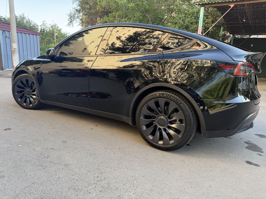 Tesla model y Dual Motor