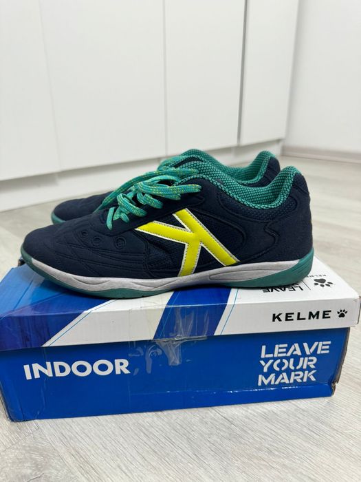 Продам футзалки Kelme