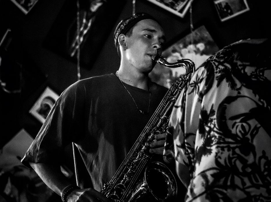 Саксофонист   :)