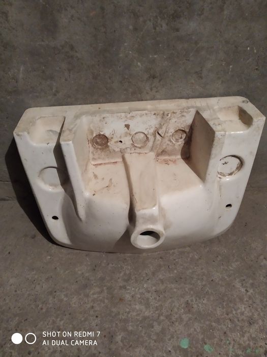 Керамична мивка за баня