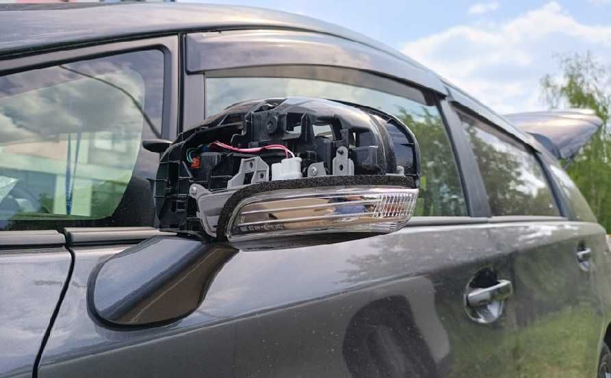 повторители поворотов Toyota Prius