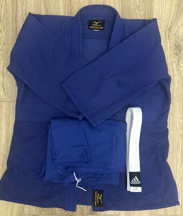 Продается дзюдоги комплект(форма для дзюдо)