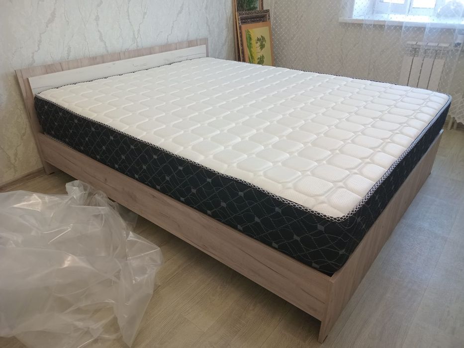 Продам кровать с матрасом. Новая