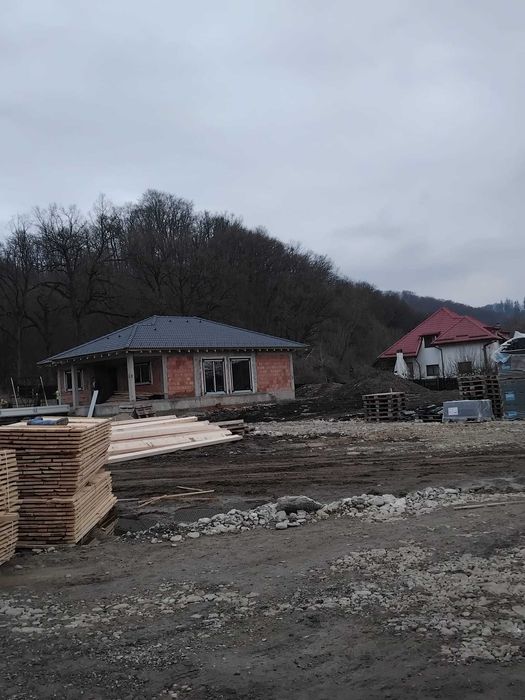 Casa la rosu in Rasnov. Brasov.