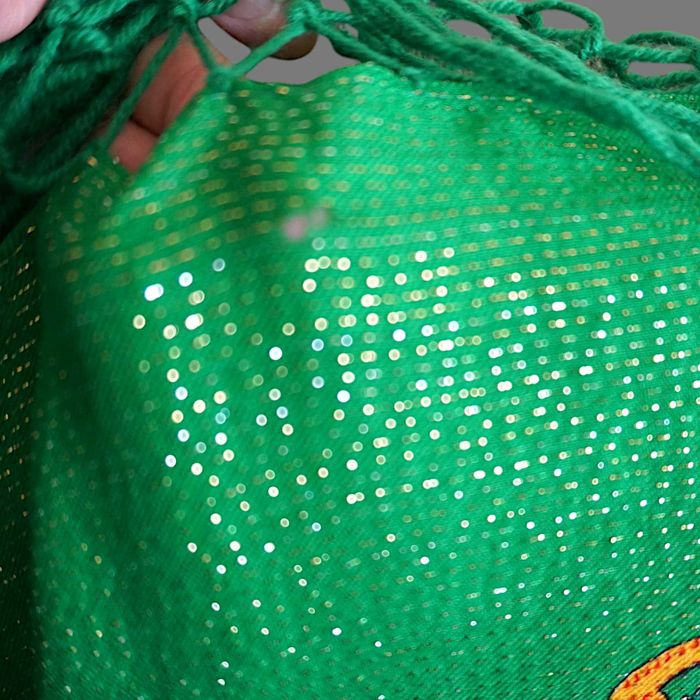 Basma veche din lana virgina , sal traditional mare 130 cm x 130 cm