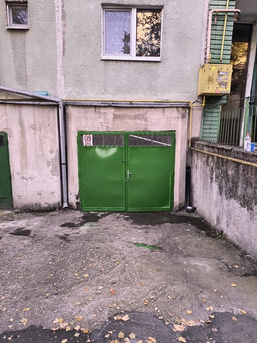 Închiriez garaj zona Modern