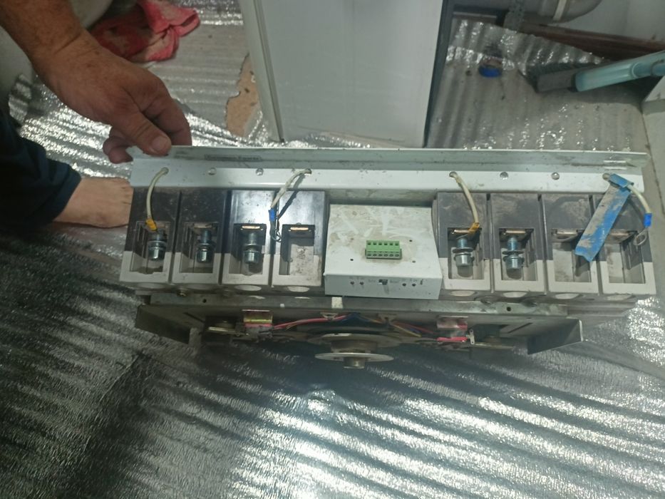 Аввр сотилади холти яахши рабочи оладиган одам телефон килсун