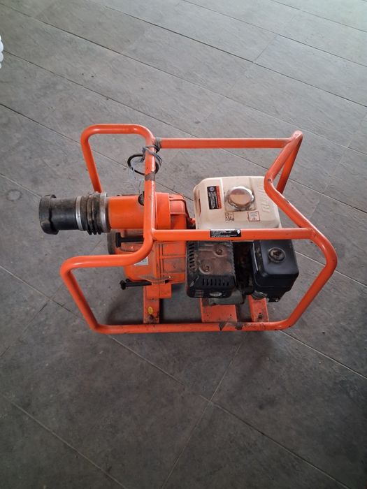 Țevi irigație diametrul 75 cu aspersoare și motopompă 3 țoli