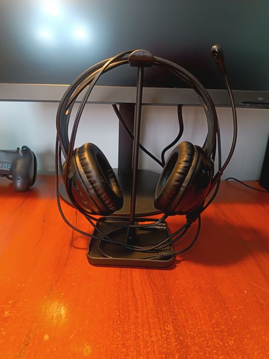 Продаю наушники Microlab K280B + подставка