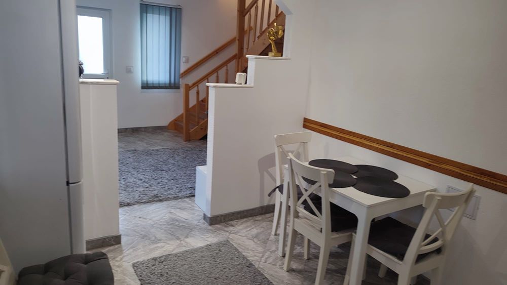 Casa tip duplex  de inchiriat