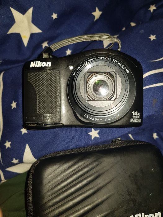 Vand aparat nikon functional  va rog datimi mesaj pe  olx