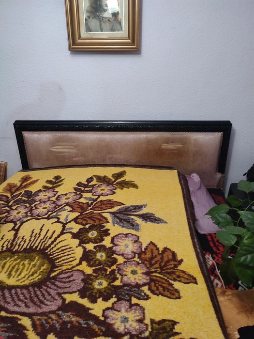 Dormitor complet lemn masiv 1000 lei