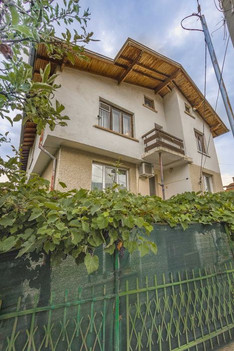 Продава къща в ж. кв. Драгалевци