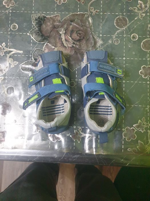 Продам детские сандали