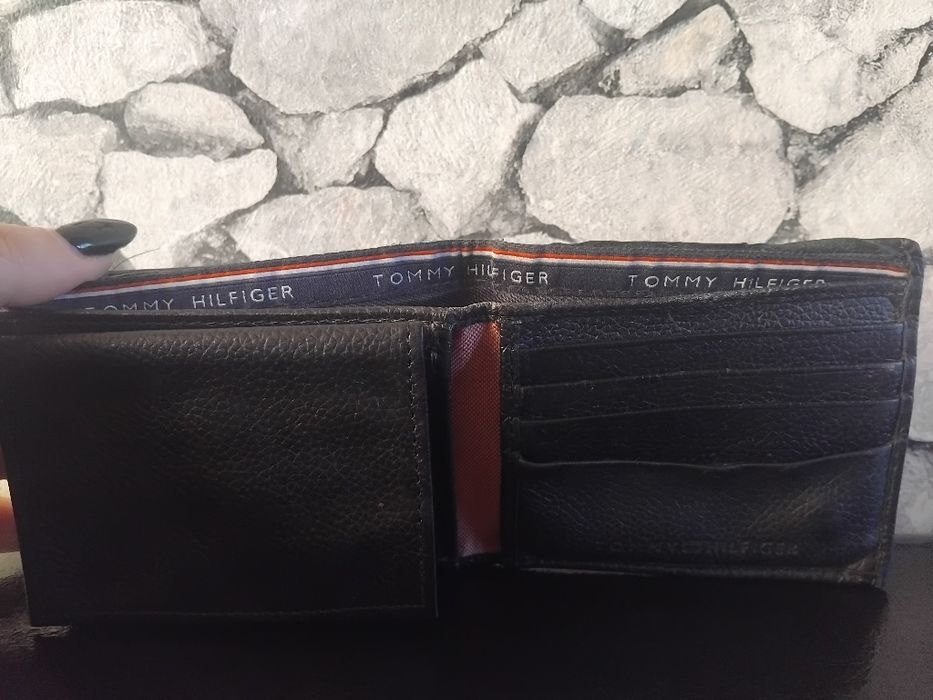 Мъжко портмоне Tommy Hilfiger – стилен и практичен аксесоар