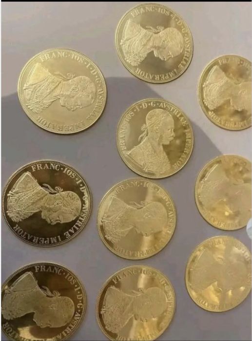 Vand monede placte cu aur de 24k 1/1 cu cele originale