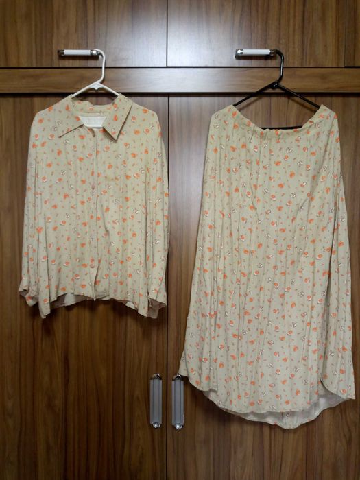 Кофта юбка штапель Б\У размер 50-52 по 60 тыс(обувь БЕСПЛАТНО)