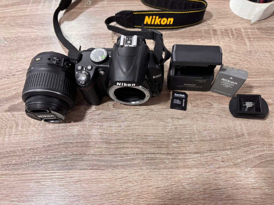 Продавам фотоапарат Nikon D3000 Комплект с чанта