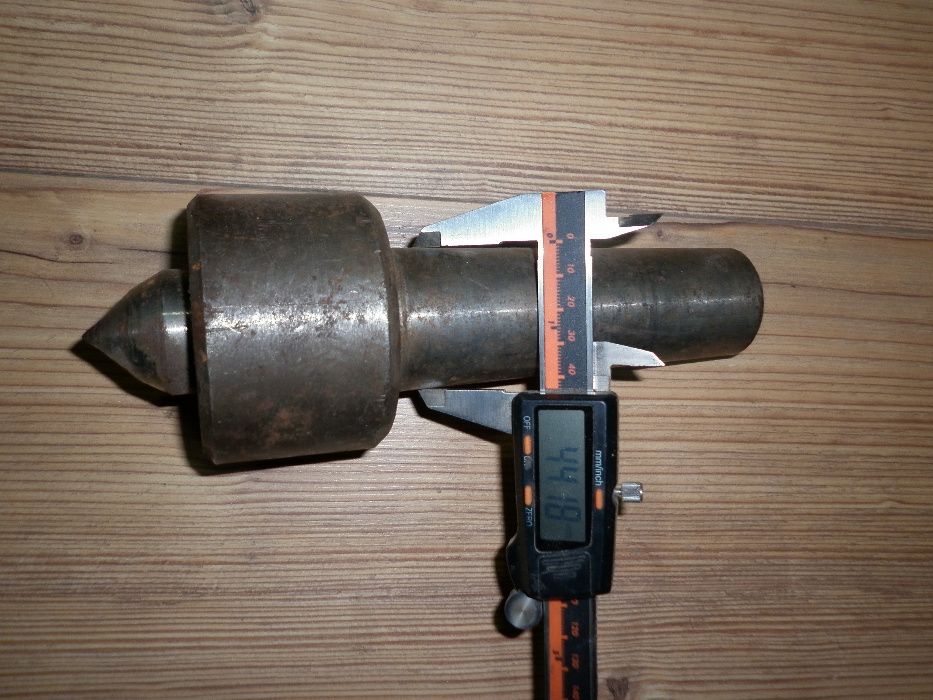 въртящ център за струг