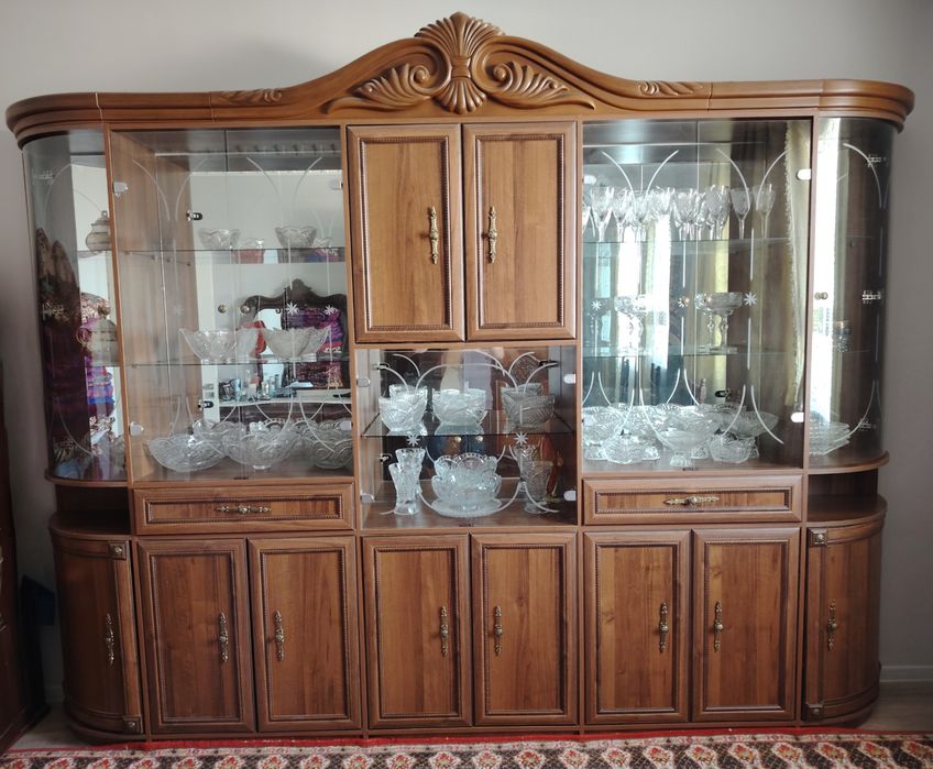 Гостиный Сервант сатылады