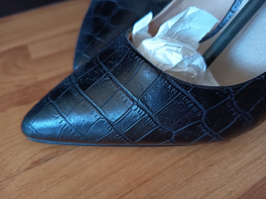 Елегантни обувки на ток