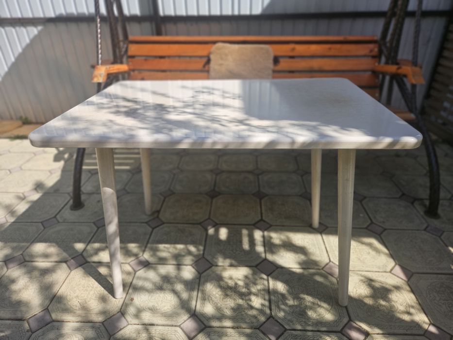 Продам кухонный стол