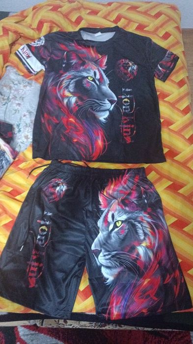 2 piese tricou+pantalon scurt cu imprimeu (XL(Noi la 100lei