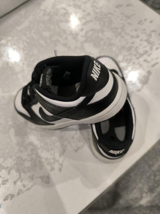 Продавам детски обувки 27 номер