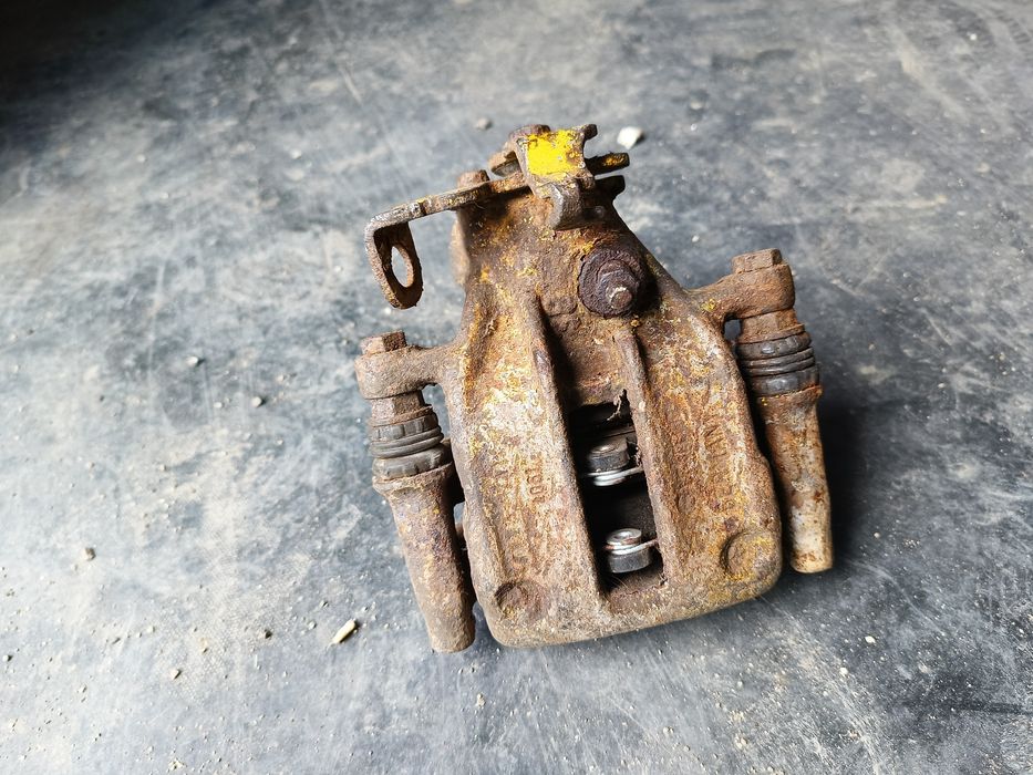 Суппорт тормозной задний Ауди б4