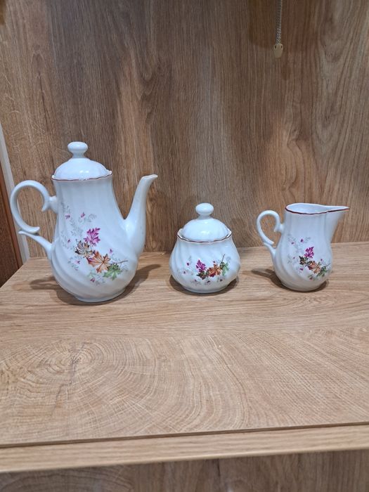 Чисто нови български порцеланови чинии и други красоти