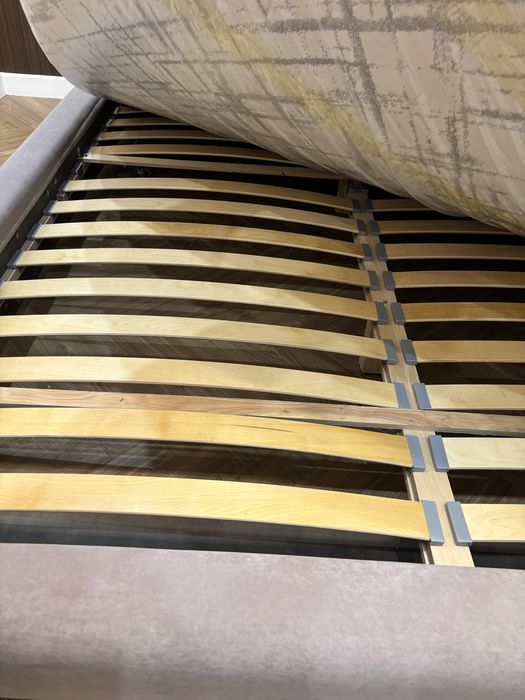 Новый кровать с матрасом