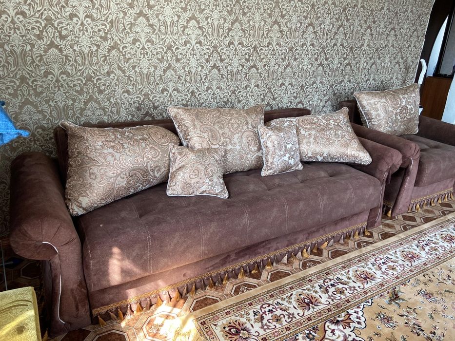 Продам мебель гарнитур шкафы диван